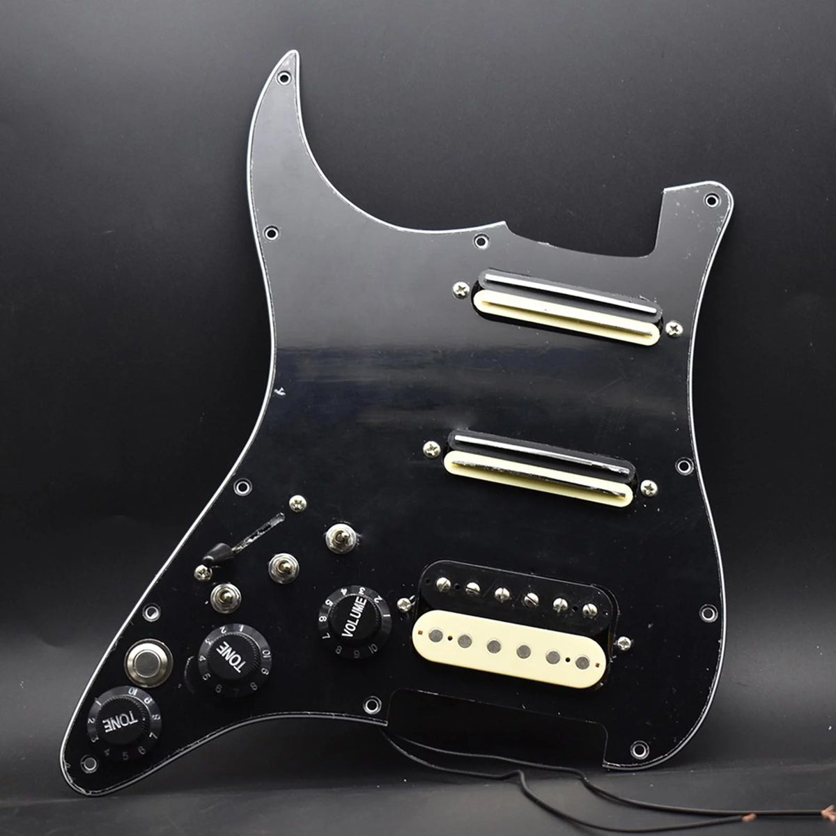 Black Loaded Pickguard for Electric Guitar V976