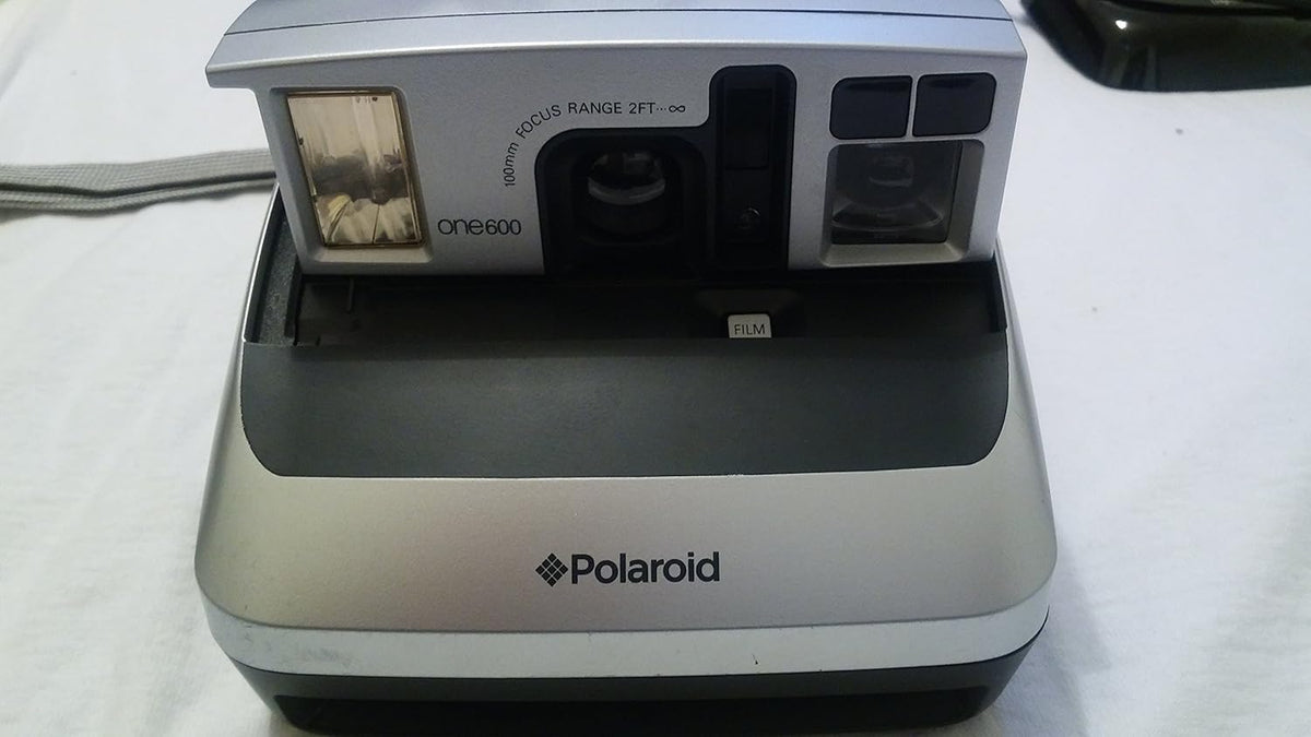 One 600 Ultra Instant Film Camera M516