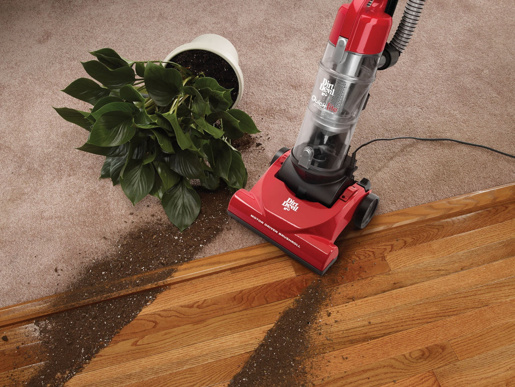 Bagless Upright Vacuum Q8462