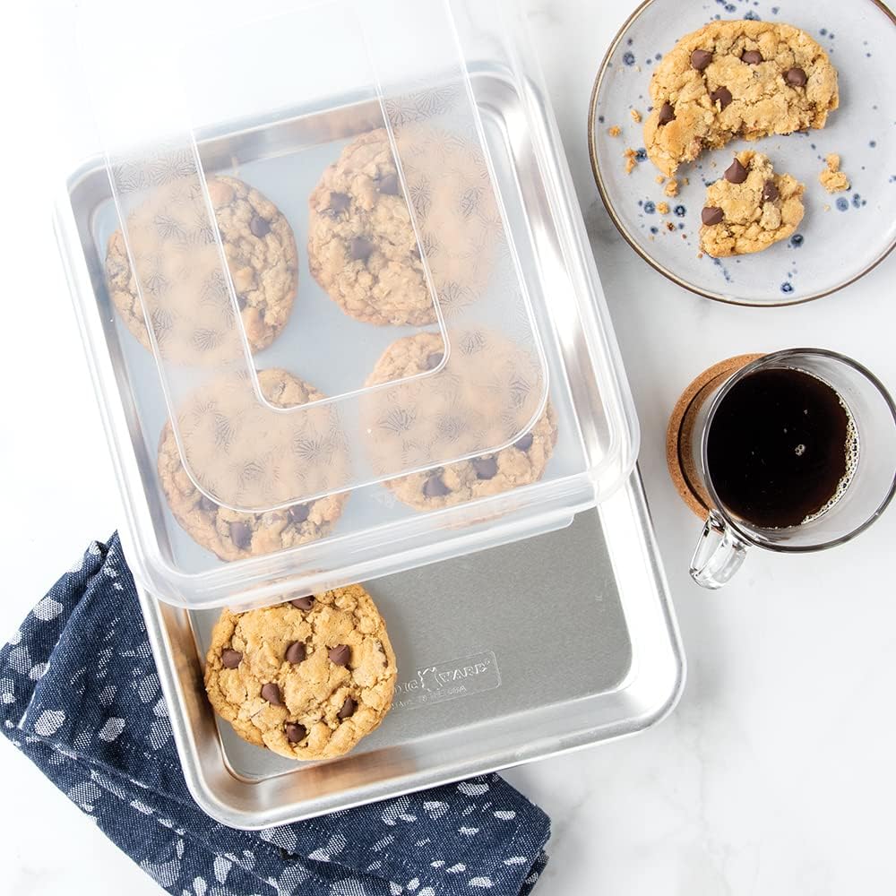 Natural Aluminum Commercial Baker's Quarter Sheet with Lid C76479