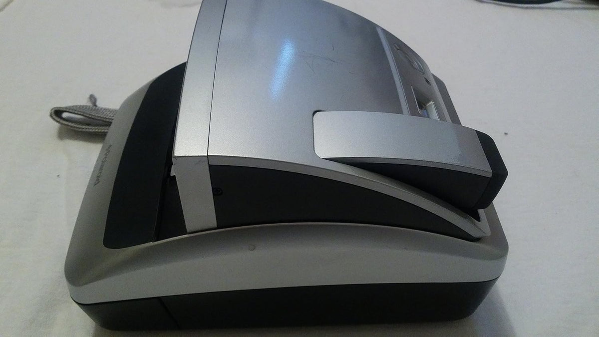 One 600 Ultra Instant Film Camera M516