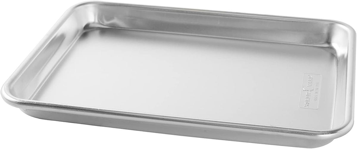 Natural Aluminum Commercial Baker's Quarter Sheet with Lid C76479