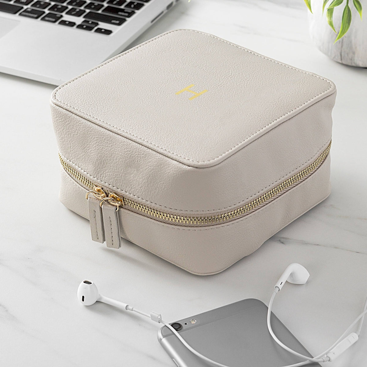 Pebble Travel Tech Case B563