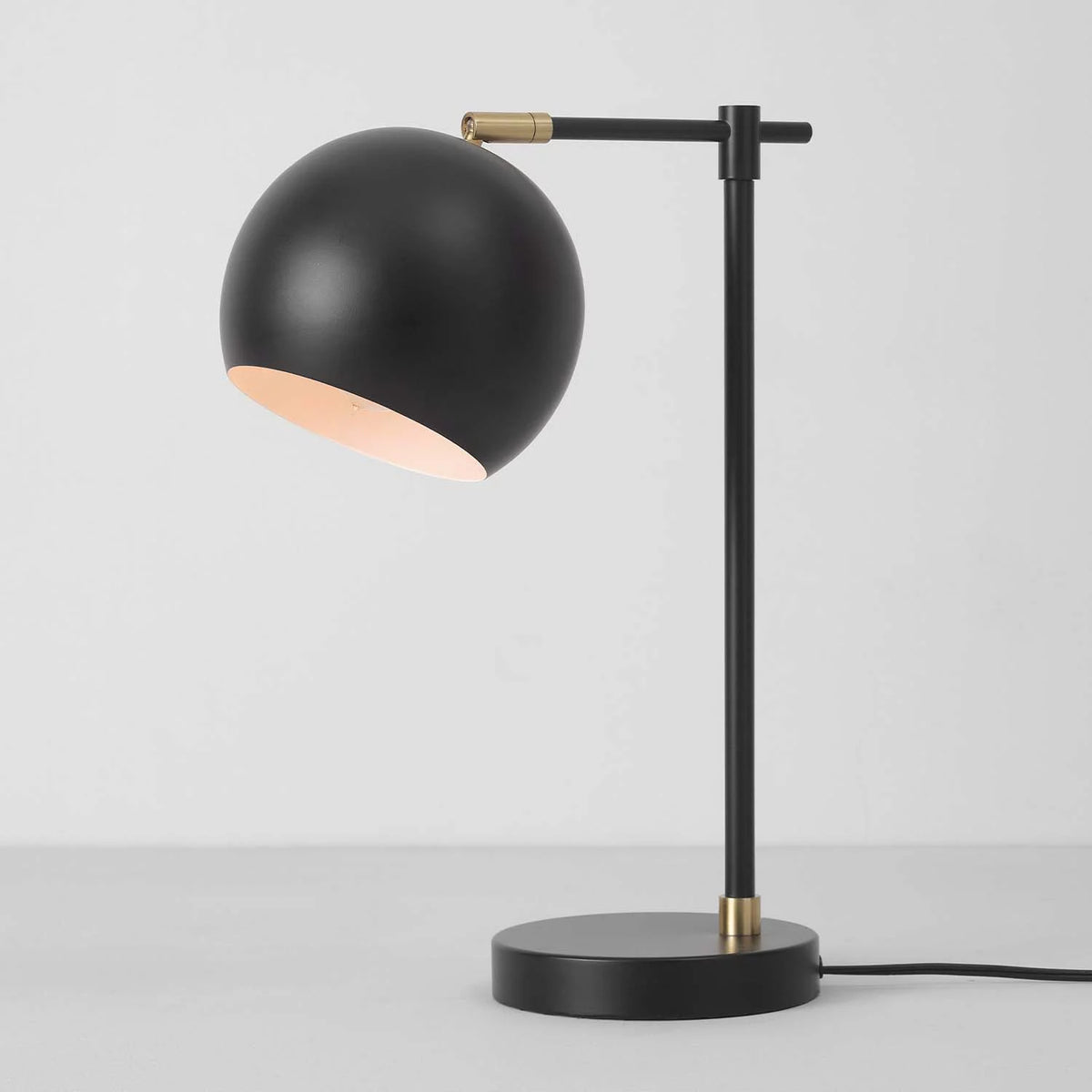 18" Matte Black Table Lamp Y607